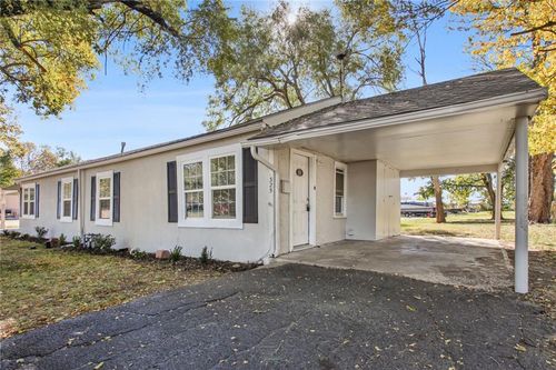 325/327 E Park Street, Gardner, KS, 66030 | Card Image