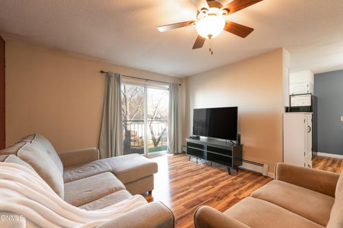 2105 N Kavaney Dr, Bismarck, ND, 58501-1649 | Card Image