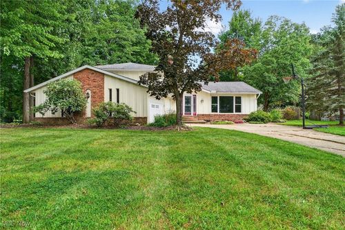 37436 Hunters Ridge Rd, Solon, OH, 44139-2535 | Card Image