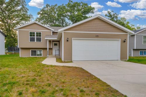bldg-sw-3983 Burlingame Ave Sw, Wyoming, MI, 49509-3721 | Card Image