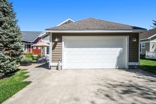 2 Car attached garage | Image 25
