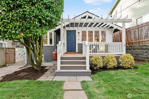 3815 Sunnyside Ave N, Seattle, WA, 98103-8456 | Card Image
