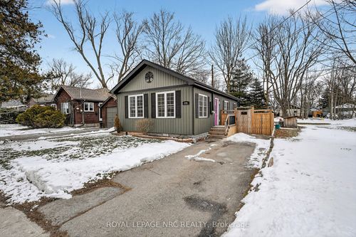 276 Elmwood Ave, Crystal Beach, ON, L0S1B0 | Card Image