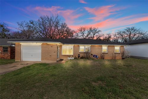 1108 Center St, Cleburne, TX, 76033-8708 | Card Image