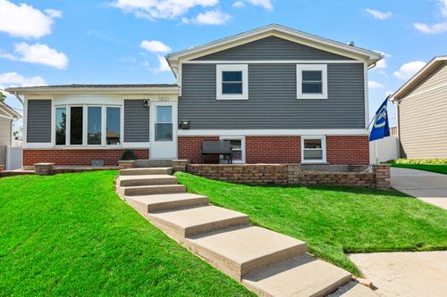 5823 Stuart Ln, Oak Forest, IL, 60452-2829 | Card Image