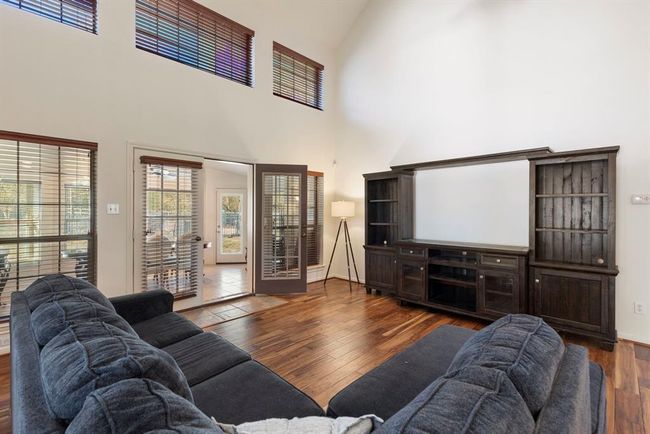 Perfect for entertaining guests. | Image 10