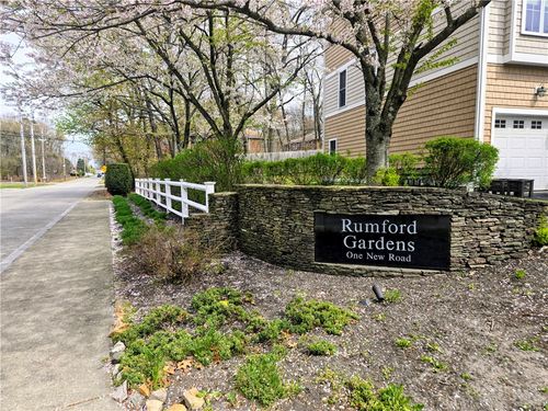 b2-1 New Rd, Rumford, RI, 02916-2066 | Card Image