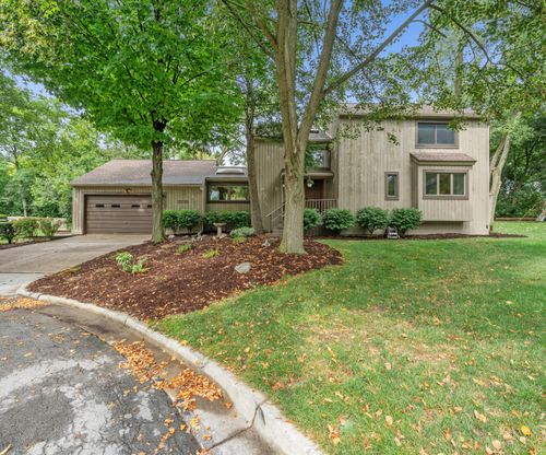 3735 Tremont Ln, Ann Arbor, MI, 48105-3022 | Card Image