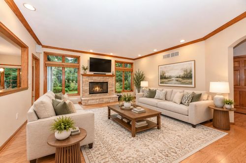 W71N428 Mulberry Ave, Cedarburg, WI, 53012-2273 | Card Image