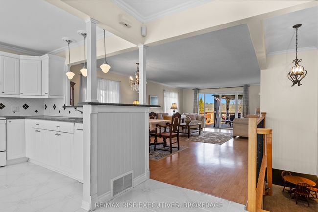 32 Abbey Dawn Dr, House other with 3 bedrooms, 3 bathrooms and 4 parking in Bath ON | Image 6