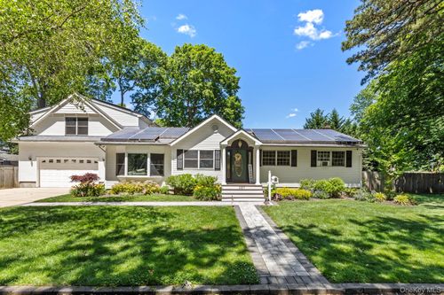 1107 Jefferson Ave, West Islip, NY, 11795-1704 | Card Image