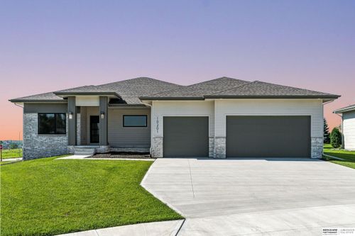 10201 Cove Hollow Dr, Papillion, NE, 68046-5869 | Card Image