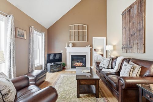 32 Peacock Brook Ln, Amherst, NH, 03031-2873 | Card Image