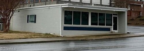 165 N Renfro St, Mount Airy, NC, 27030-3834 | Card Image