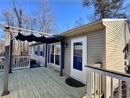 322 Grandview Dr, Hurricane, WV, 25526-5893 | Card Image