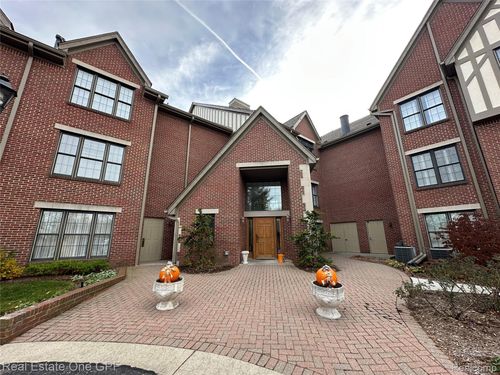303-26 Pointe Park Pl, Grosse Pointe Park, MI, 48230-1381 | Card Image