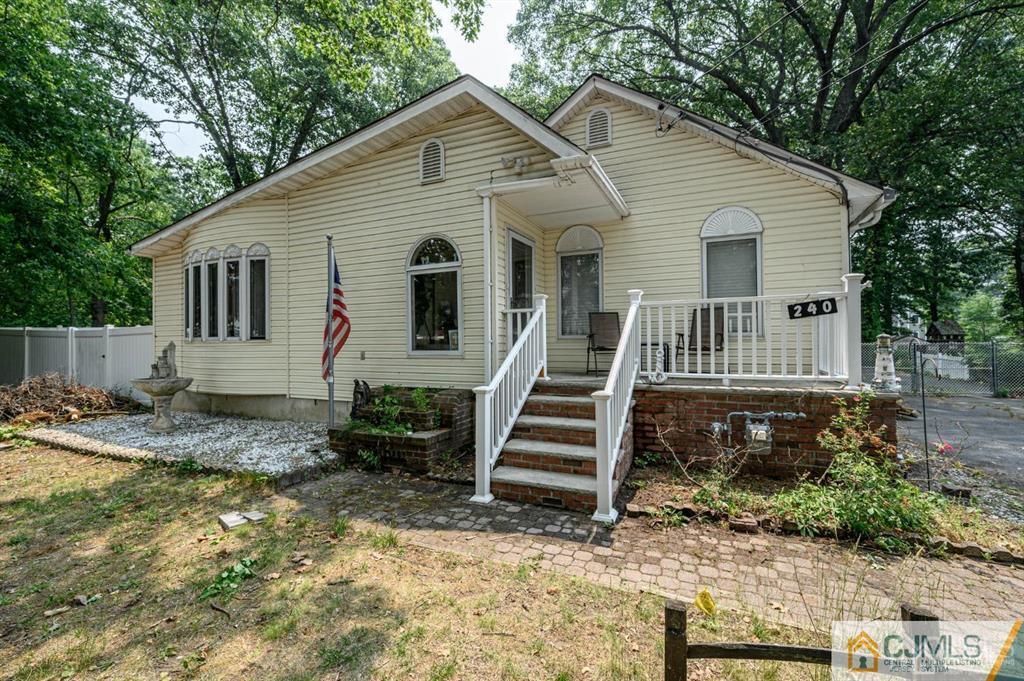 240 Lloyd Road, Sold in Aberdeen Zoocasa