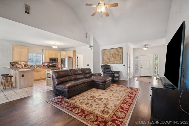 2708 W Oakland St, House other with 3 bedrooms, 2 bathrooms and null parking in Broken Arrow OK | Image 6