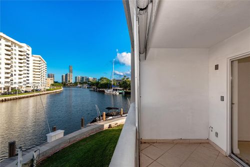 apt-209-440 Paradise Isle Blvd, Hallandale Beach, FL, 33009-5838 | Card Image