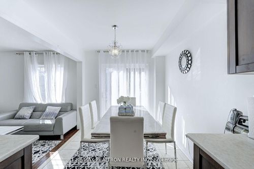 88 Banbrooke Cres, Newmarket, ON, L3X2W9 | Card Image