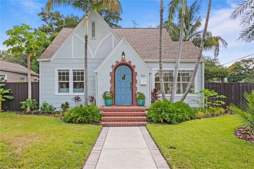 1101 11th St N, St Petersburg, FL, 33705-1117 | Card Image