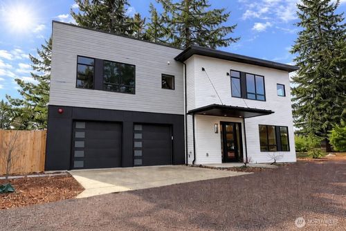 16344 Linden Ave N, Shoreline, WA, 98133-5620 | Card Image