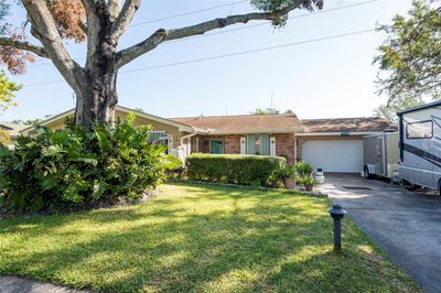 1733 Oakdale Lane E, House other with 4 bedrooms, 2 bathrooms and null parking in Clearwater FL | Image 3