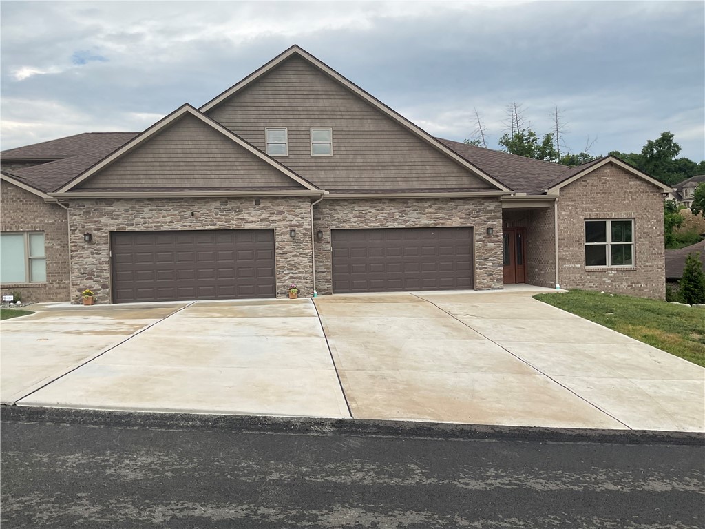 Derby Ct, Irwin, PA 15642