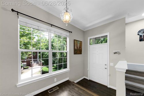 6014 Windemere Ln, Shelby Twp, MI, 48316-5381 | Card Image