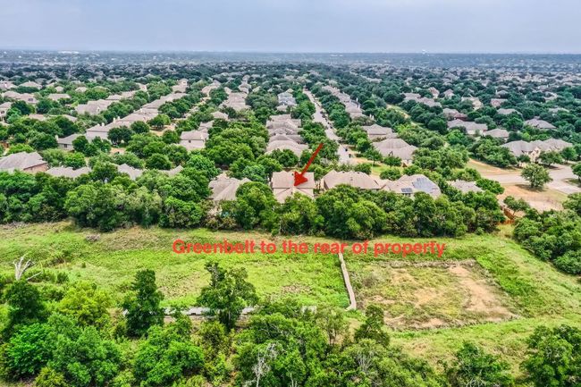 Showing the green space behind the house | Image 40