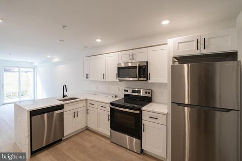 4-36 N 40th St, PHILADELPHIA, PA, 19104-7201 | Card Image