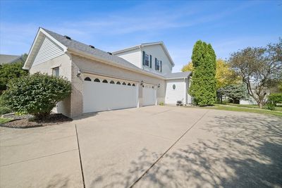 1002 Turtle Creek Cc Court, House other with 4 bedrooms, 2 bathrooms and 3 parking in Normal IL | Image 2