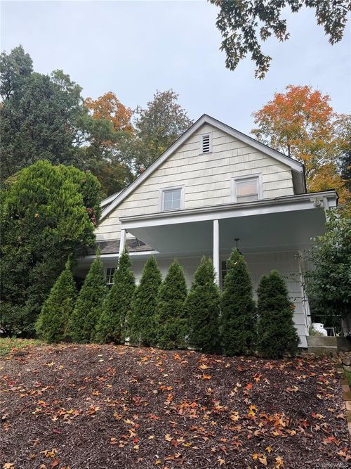 105 Chappaqua Rd, Briarcliff Manor, NY, 10510-1323 | Card Image