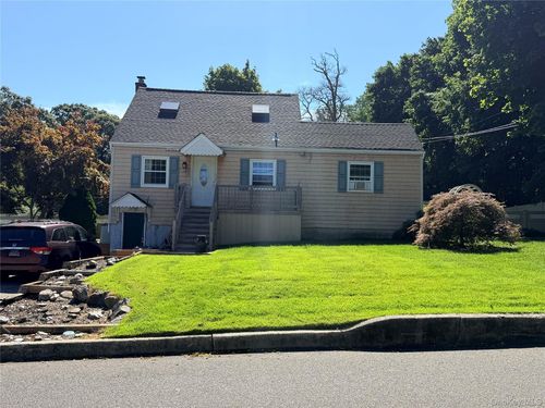 67 Rosewood Road, Smithtown, NY, 11754 | Card Image