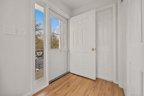 11 Pondview Close, Mount Pleasant, NY, 10514 | Card Image