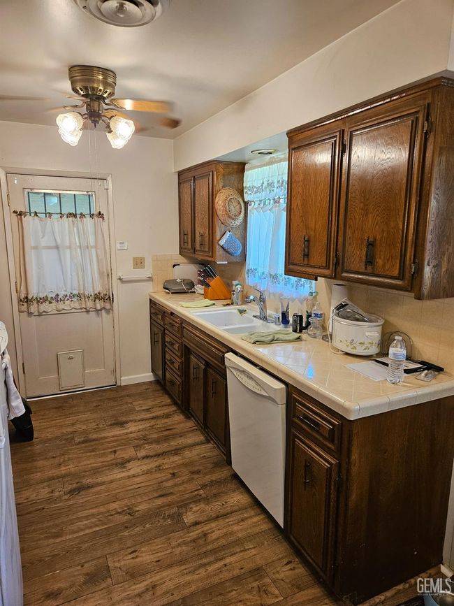 5708 Cypress Point Dr, Condo with 2 bedrooms, 1 bathrooms and null parking in Bakersfield CA | Image 6