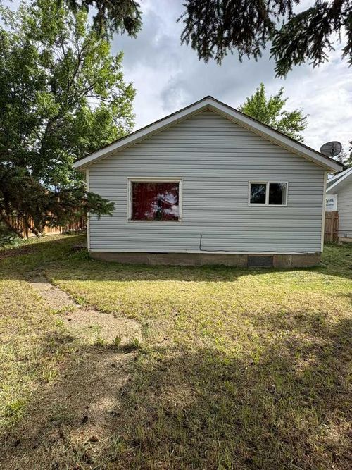4804 46 Ave, Spirit River, AB, T0H3G0 | Card Image