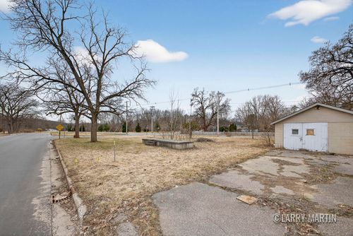 222 S Division St, Lowell, MI, 49331-1704 | Card Image