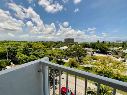 apt-602-2000 Ne 135th St, North Miami, FL, 33181-2105 | Card Image