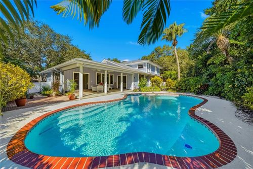 590 11th Ave, Vero Beach, FL, 32962-1521 | Card Image