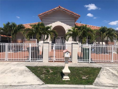 661 Ne 4th Pl, Hialeah, FL, 33010-5010 | Card Image