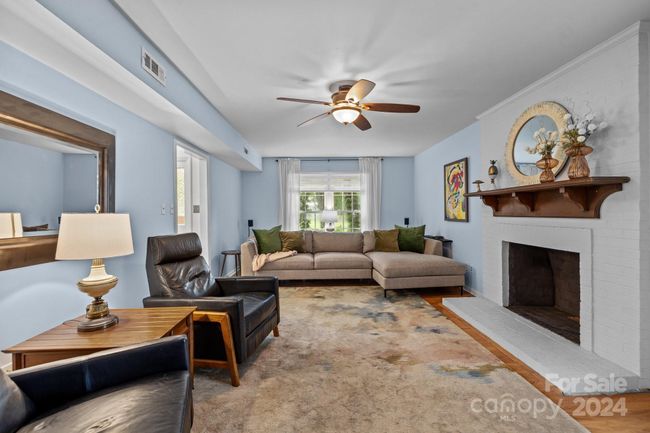 Living Room | Image 8