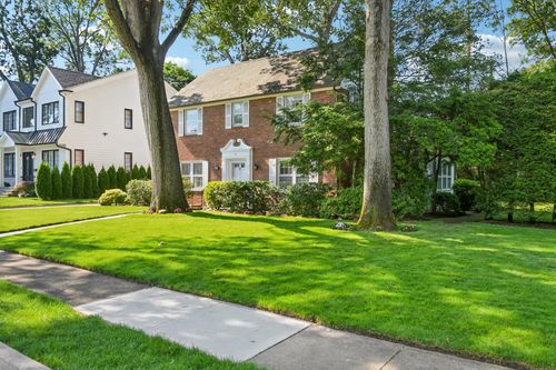 52 Canterbury Rd, Rockville Centre, NY, 11570-1311 | Card Image