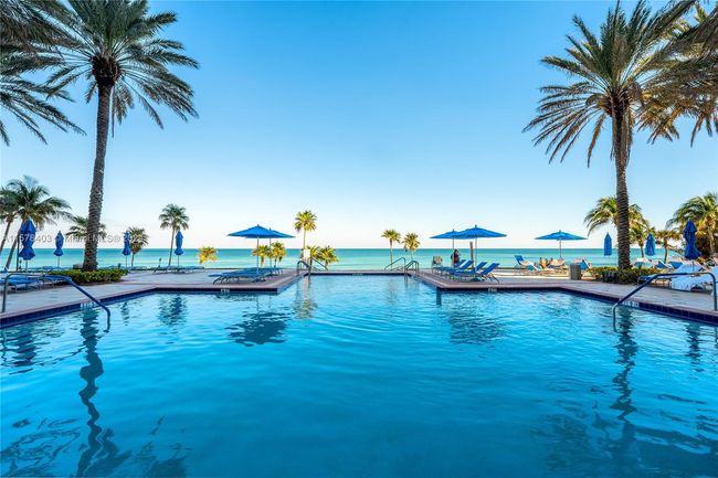 LPH07 - 19333 Collins Ave, Condo with 3 bedrooms, 3 bathrooms and null parking in Sunny Isles Beach FL | Image 35