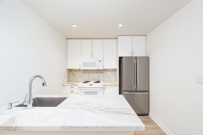 806 - 88 Palace Pier Crt, Condo with 2 bedrooms, 2 bathrooms and 1 parking in Etobicoke ON | Image 6