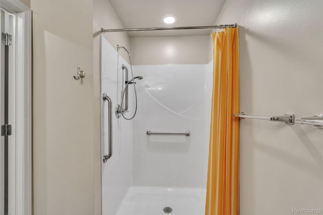 APT-201 - 1957 S Telegraph Rd, Condo with 2 bedrooms, 2 bathrooms and null parking in Bloomfield Hills MI | Image 12