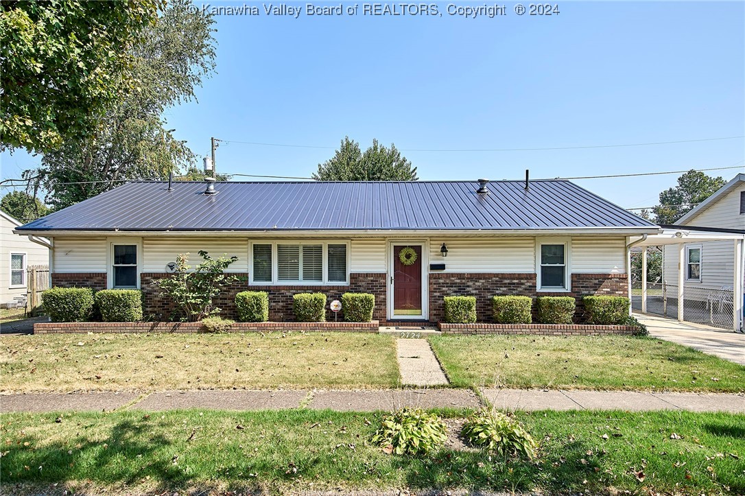 Furlong Ave, Saint Albans, WV 25177