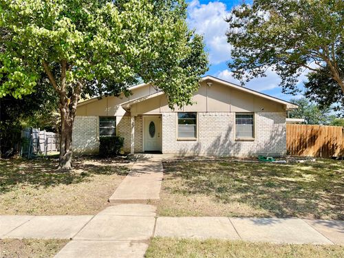 702 Pinehill Ln, Grand Prairie, TX, 75052-6517 | Card Image