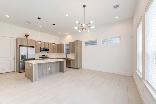 564 Janisch Rd, Houston, TX, 77018-2212 | Card Image