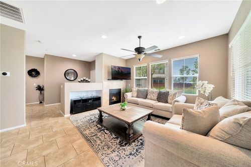 unit-102-15427 Park Point Ave, Lake Elsinore, CA, 92532-0457 | Card Image